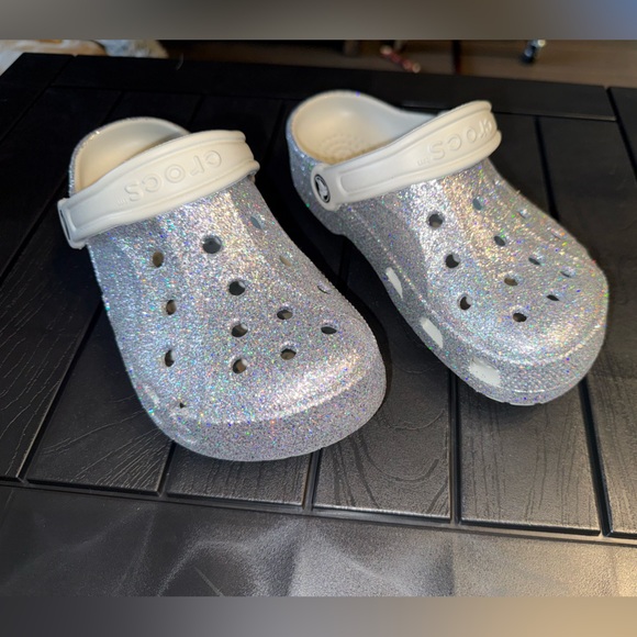 🐊 New Crocs  Silver Glitter Clogs size 6 - Picture 8 of 11